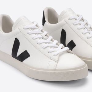 Veja campo black and white - size 37